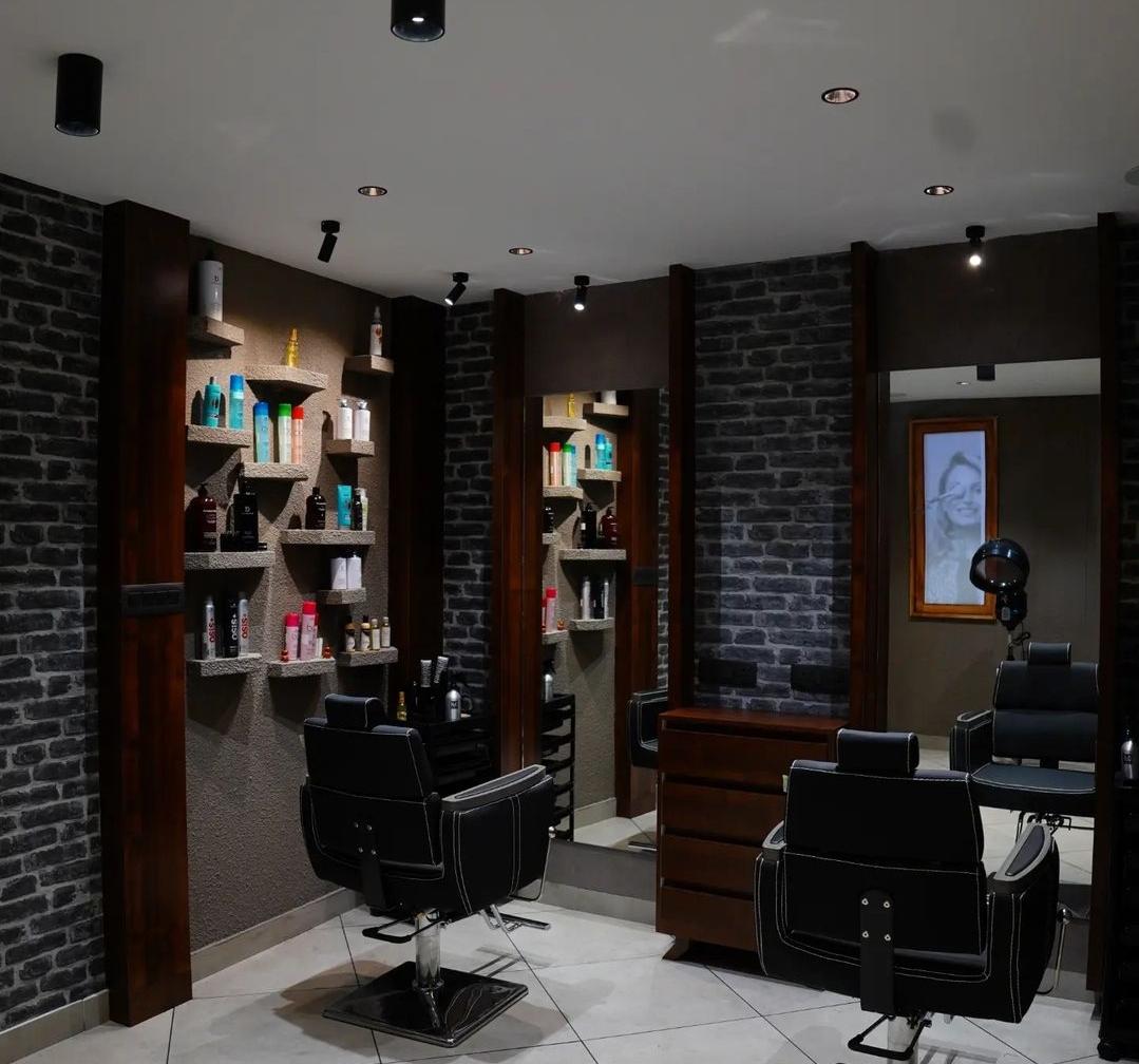 GLOW MAX BEAUTY SALON AND SKIN CARE VETTICHIRA